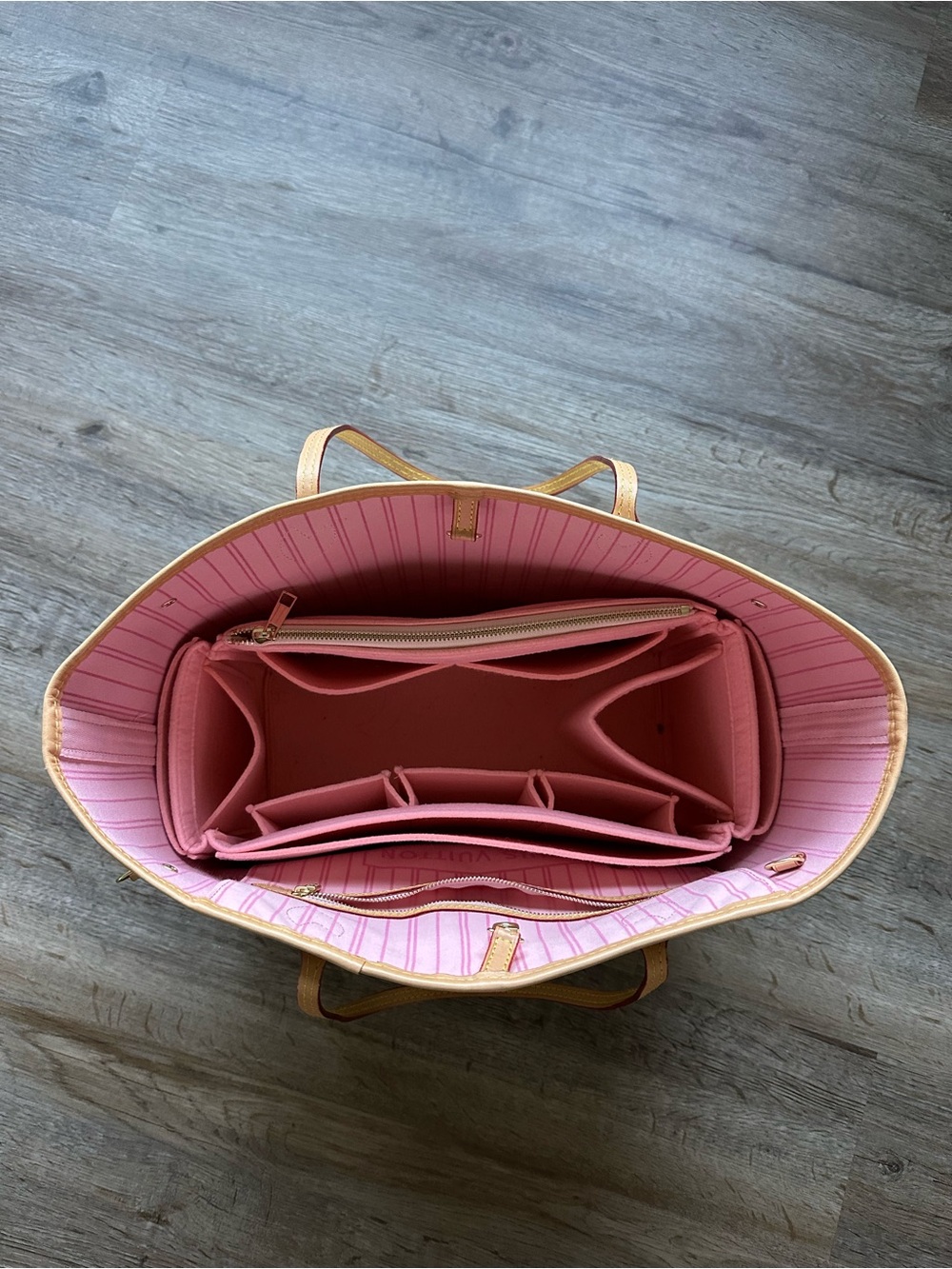 Louis Vuitton Damier Azur Tote with Pink Interior - Picture 2 of 9